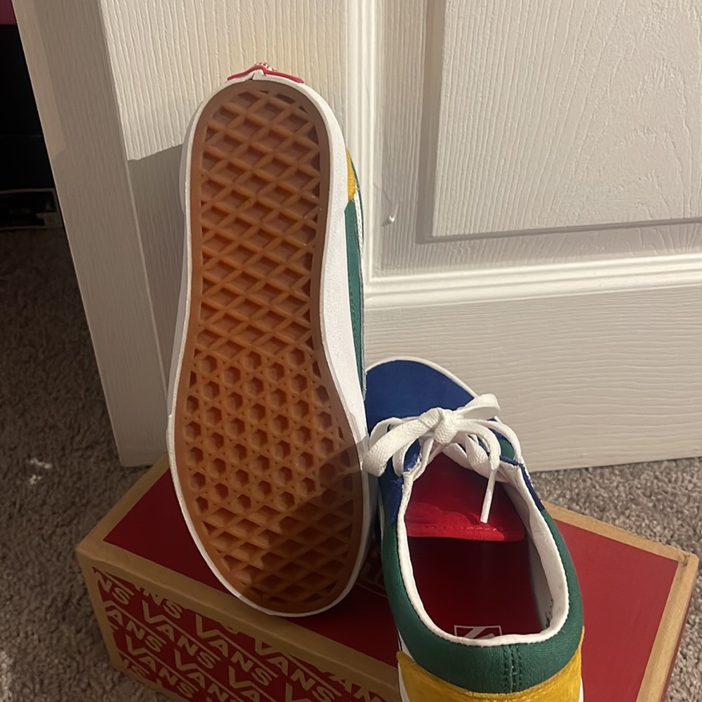 Vans - Picture 4 of 4
